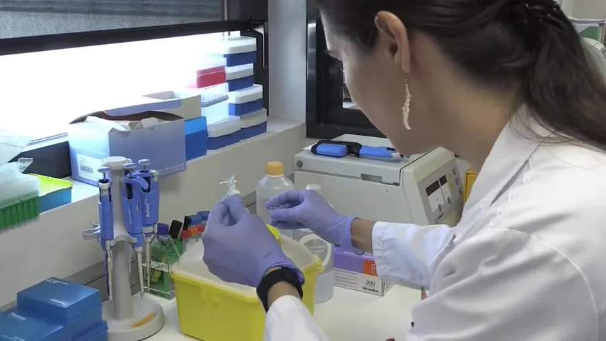 Los anticuerpos de los supervivientes del ébola marcan el camino hacia una vacuna