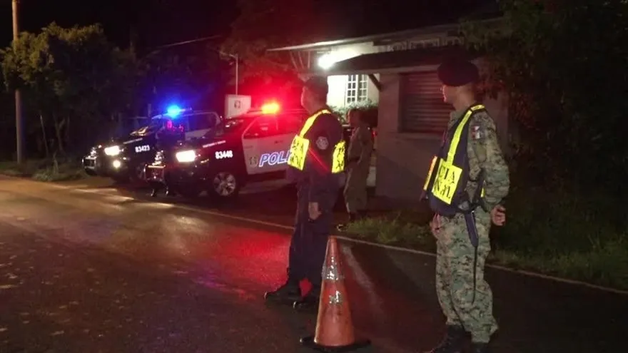 Incautan droga a tres taxistas