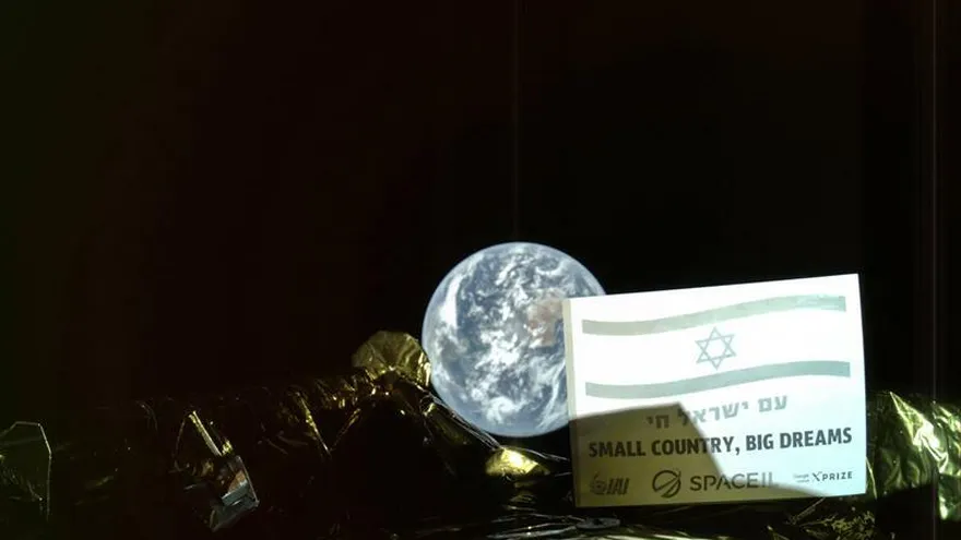 Fotografía cedida por SpaceIL, y Aeroespacial de Israel (IAI), del módulo lunar israelí "Bereshit".