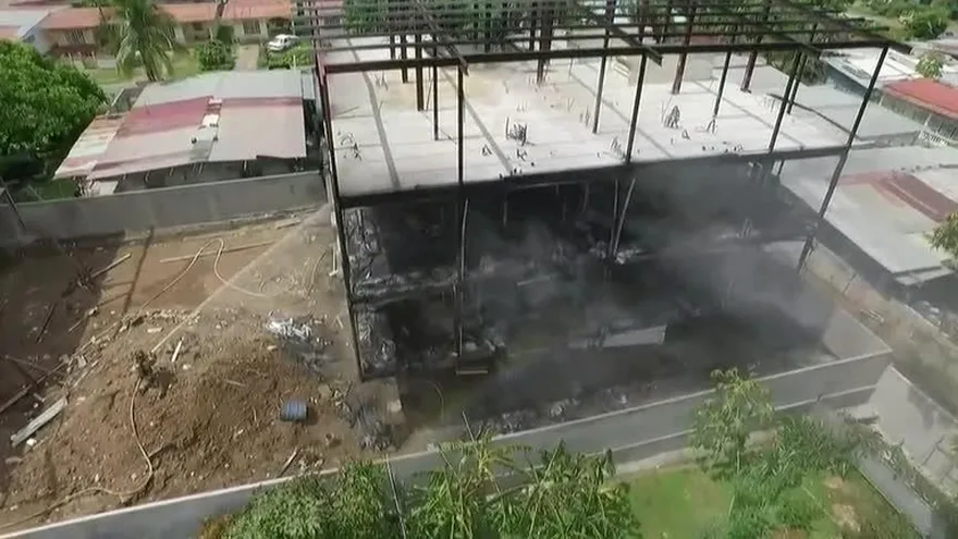 Bomberos atienden incendio en Villa de las Acacias