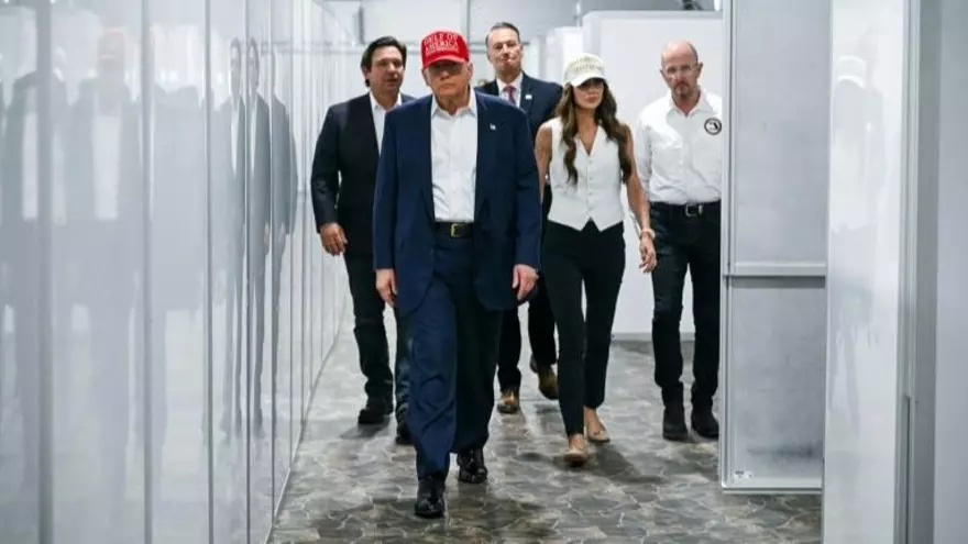 Donald Trump, presidente de EEUU se dirige al al centro de detención de migrantes "Alcatraz de los caimanes"