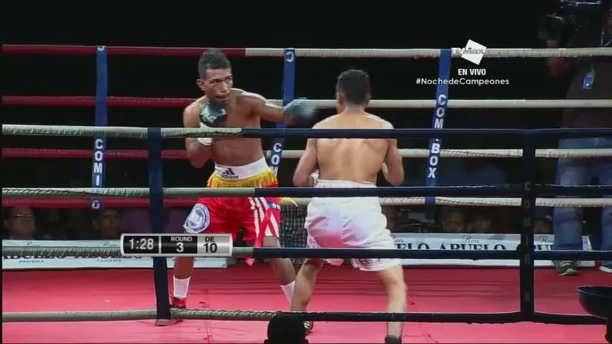 Bryan 'La Roca' De Gracia ganó por KOT a Gómez