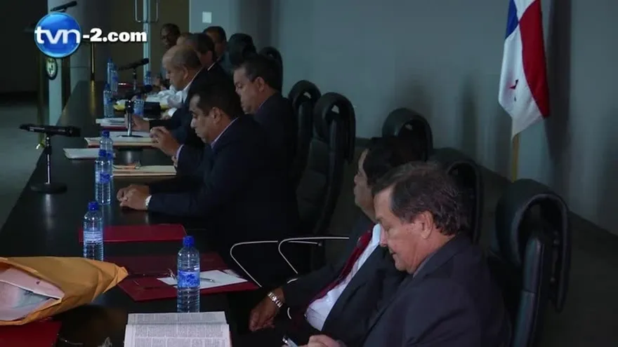 Diputados de oposición cuestionan al gobierno por poca acción contra Petaquilla