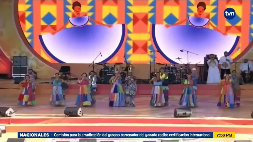 Academia de folklore de Panamá se presenta en Rusia