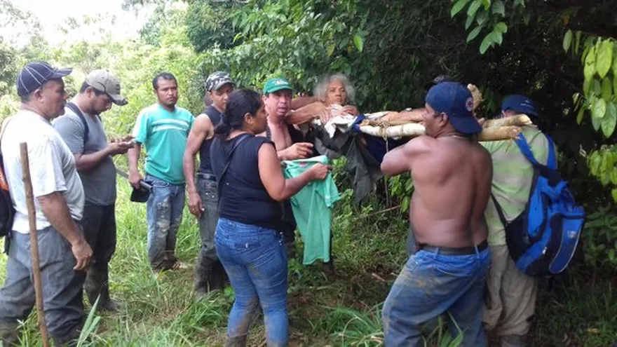 La señora fue trasladada al Hospital de Almirante para revisión médica