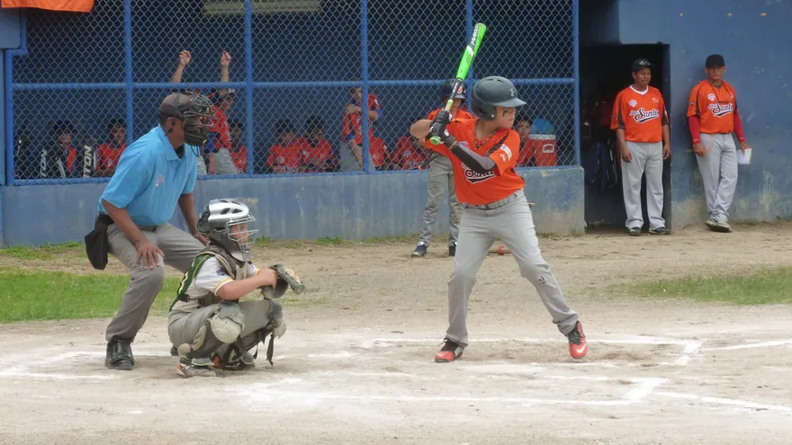 Los Santos bateó cinco imparables ante Herrera en su  partido del Nacional de Béisbol Sub-12