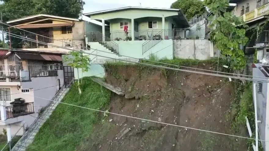 Familias fueron evacuadas en Villa Guadalupe tras colapso de muro