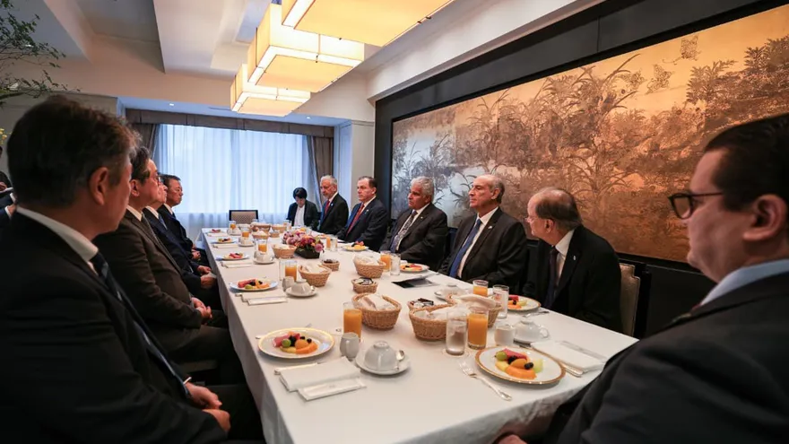 Mulino se reúne con armadores japoneses