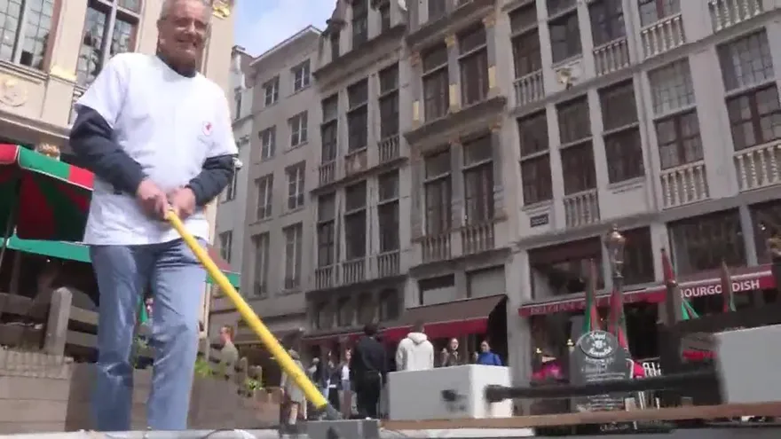 Un grupo de arqueólogos radiografía la Grand Place para dibujar sus vestigios