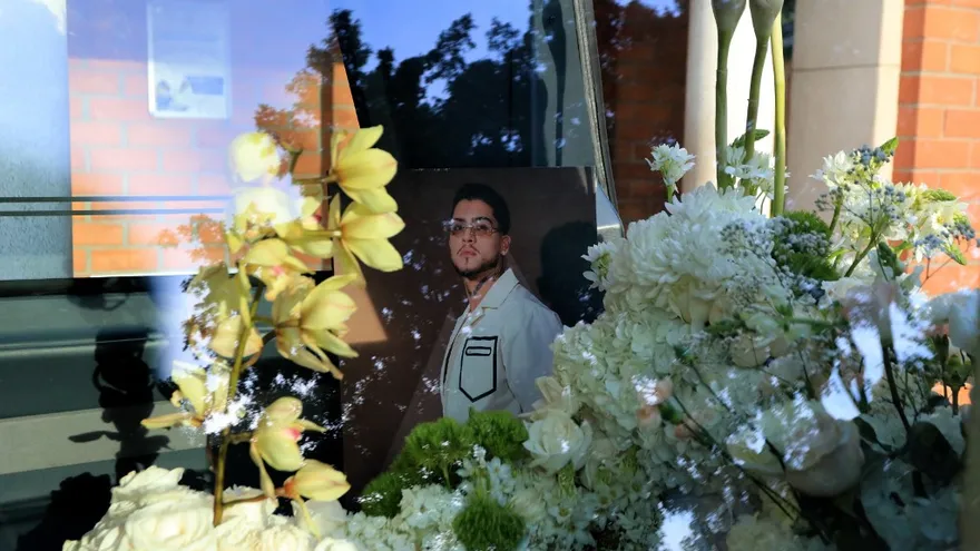 Un altar en honor a Byron Sánchez, conocido como B King