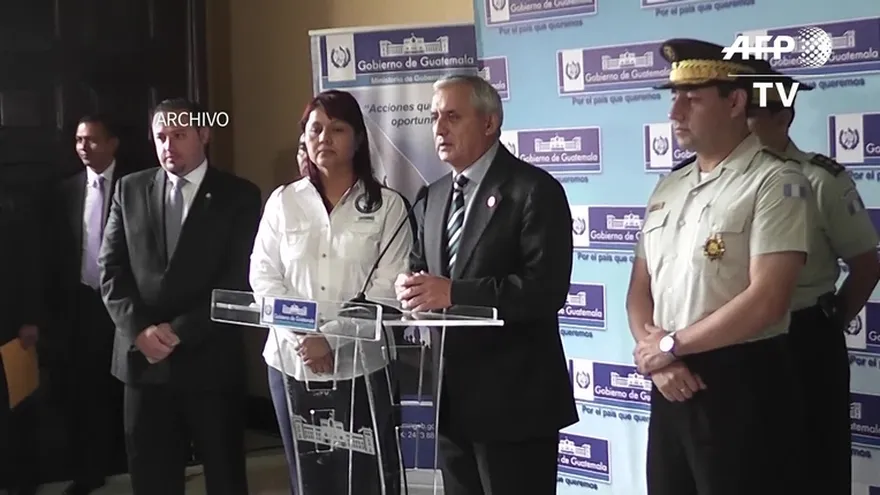 Renuncia el presidente de Guatemala