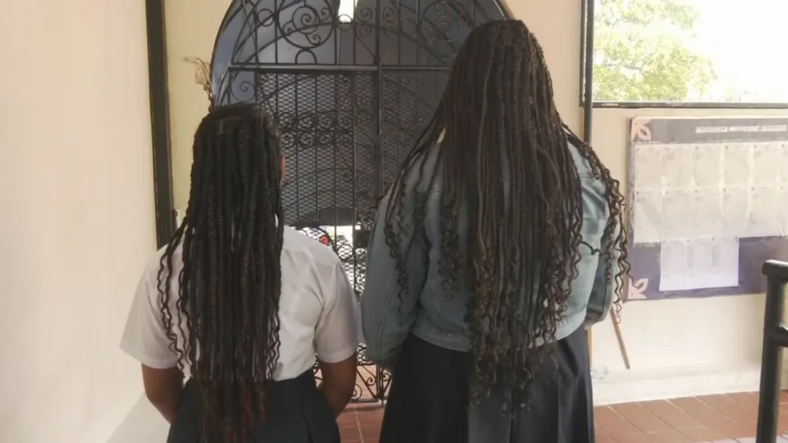 Problemática por trenzas y cabello afro en centros educativos
