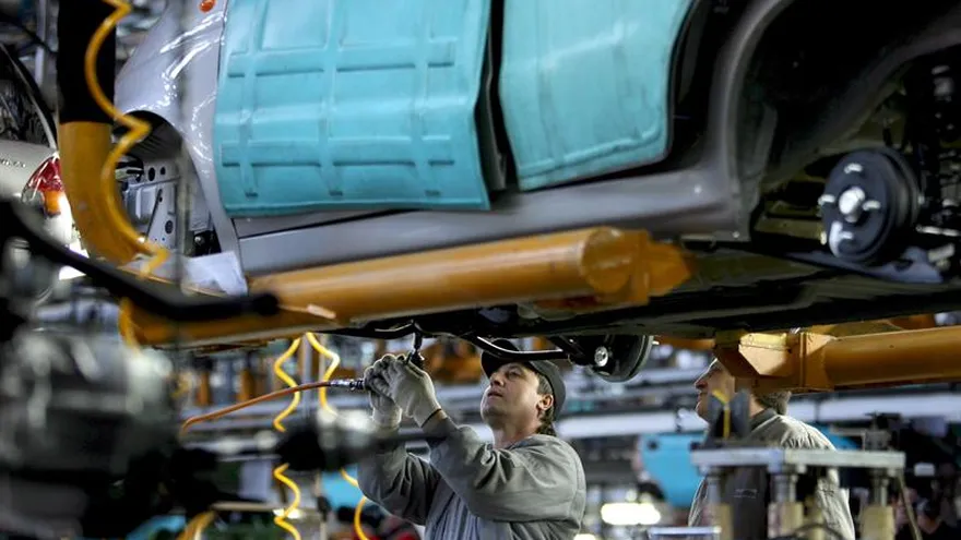 Las nuevas estimaciones sobre la economía son ligeramente más pesimistas que las de la semana pasada, cuando se preveía una caída del Producto Interior Bruto (PIB) del 3,86 % en 2016.