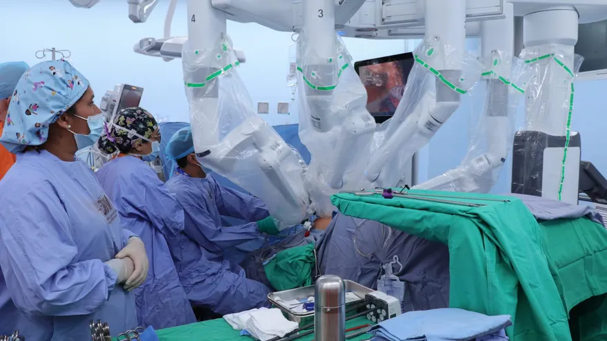 Sistema robótico de cirugías Da Vinci Xi