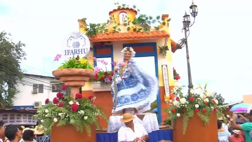 El desfile de carretas en Guararé bien concurrido y con sabor de ¡Allá Onde Uno!