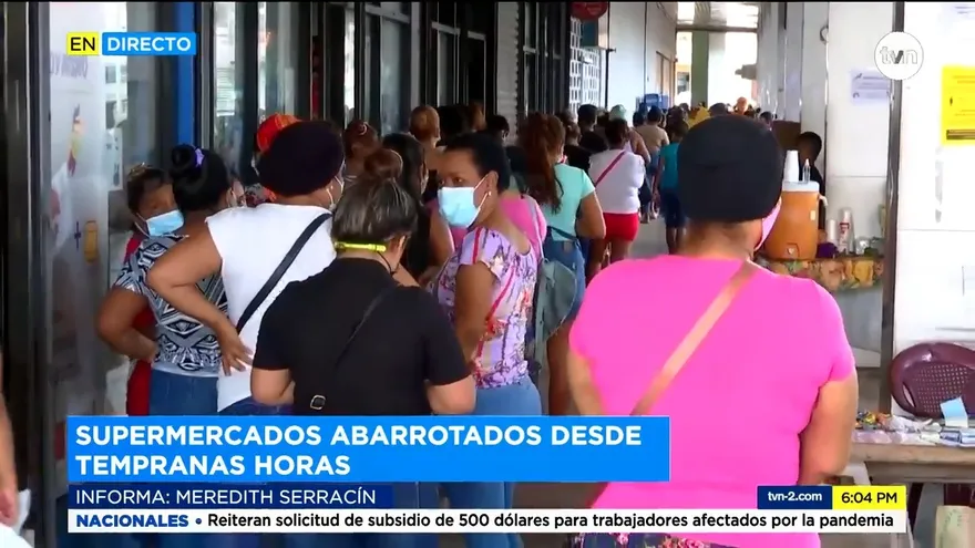 Supermercados llenos en busca de cena de fin año