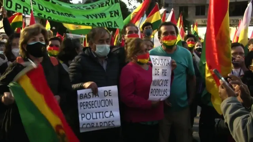 Opositores salen a las calles de Bolivia contra la detención de Áñez
