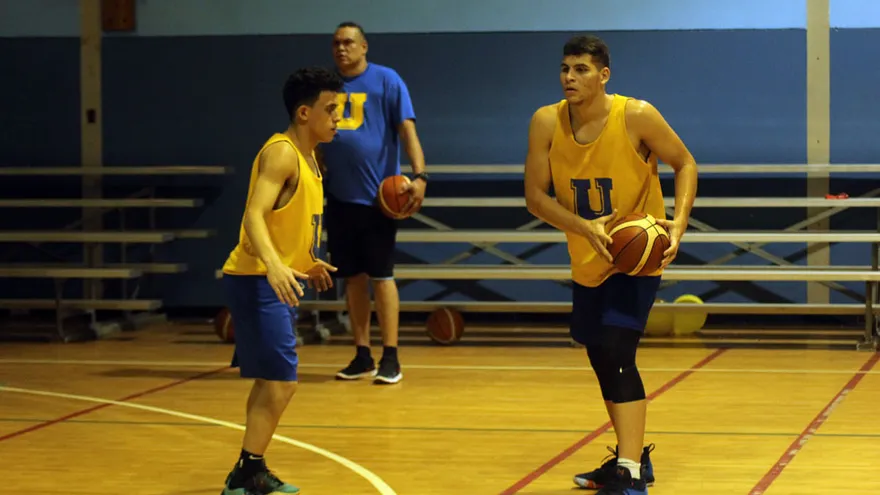 Universitarios se refuerzan y piensan en el título