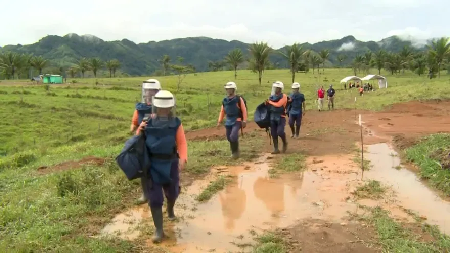 Desminar Colombia, la tarea de los exguerrilleros que sembraron explosivos