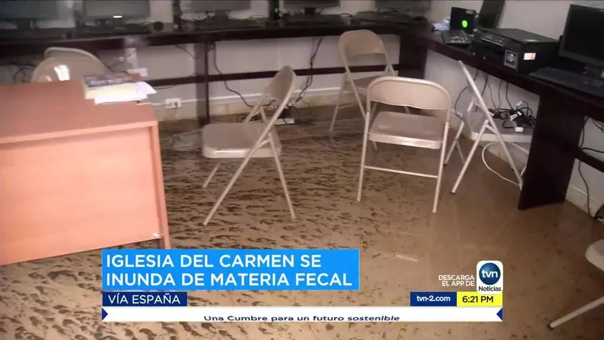 Desborde de aguas servidas en la Iglesia del Carmen