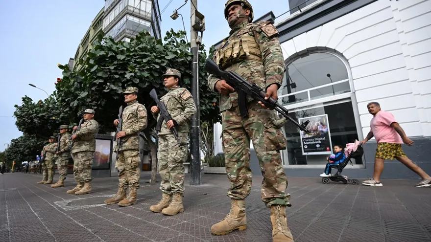 Gobierno despliega militares en Lima por ola de inseguridad