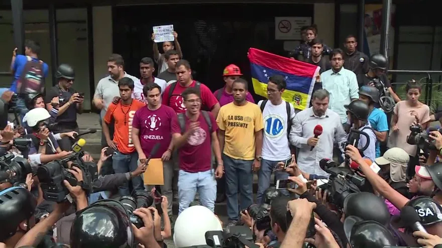Estudiantes opositores exigen cese de “censura” en Venezuela