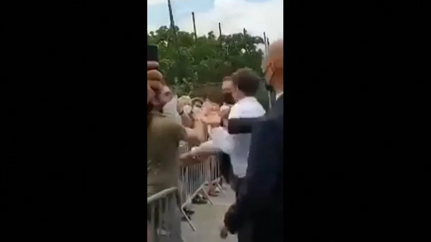 Abofetean al presidente francés, Emmanuel Macron