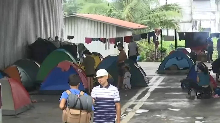 Migrantes venezolanos varados en la frontera de Panamá con Costa Rica