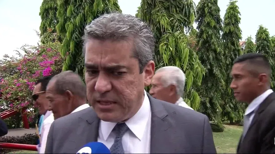 Ministro de Salud habla sobre el hongo en el HST