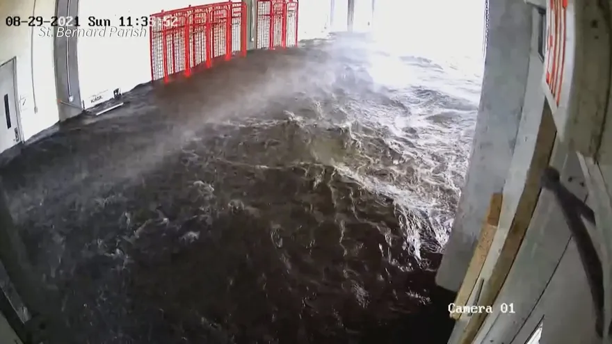 El huracán Ida azota en sur de EEUU y deja a oscuras a Nueva Orleans