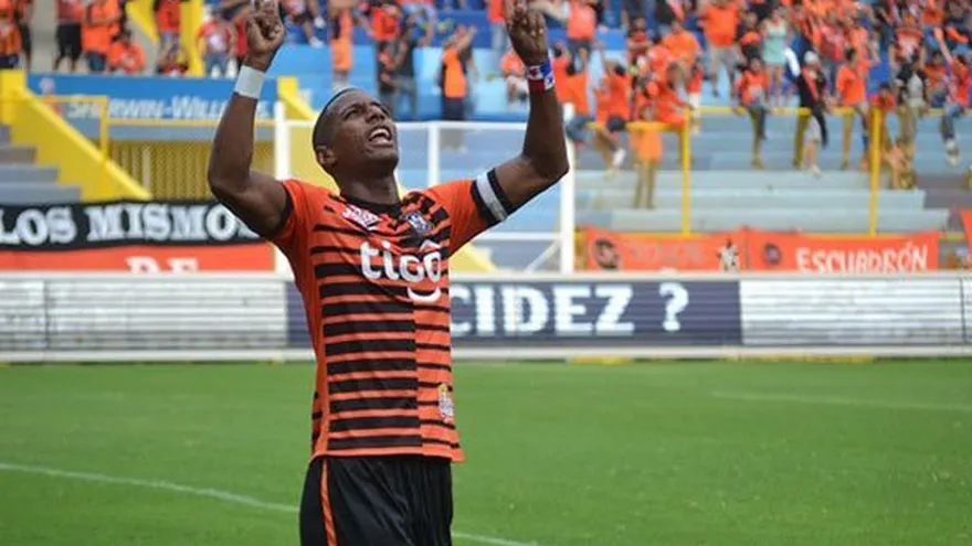 Doblete victorioso para "Yuyu" Muñoz en El Salvador