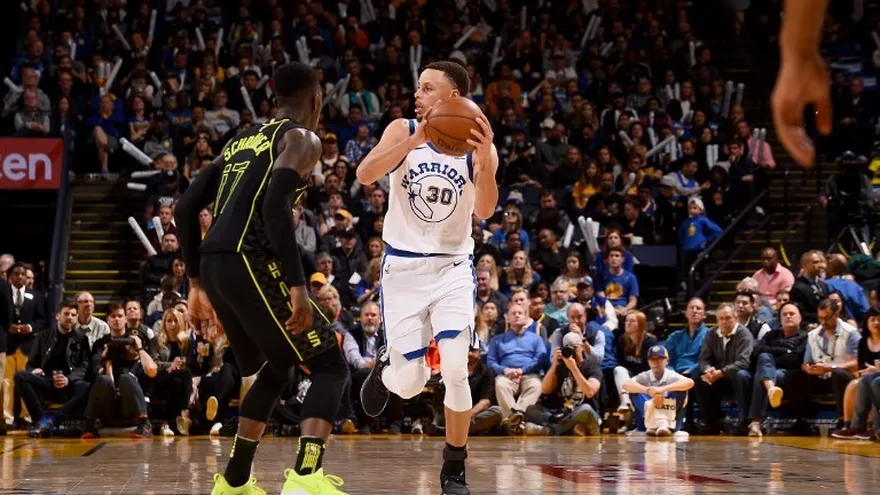 Curry fuera al menos tres semanas por lesión en rodilla izquierda