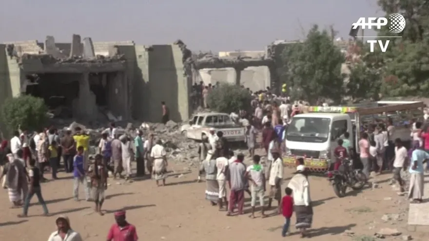 Bombardeos de la coalición árabe dejan 60 muertos en Yemen