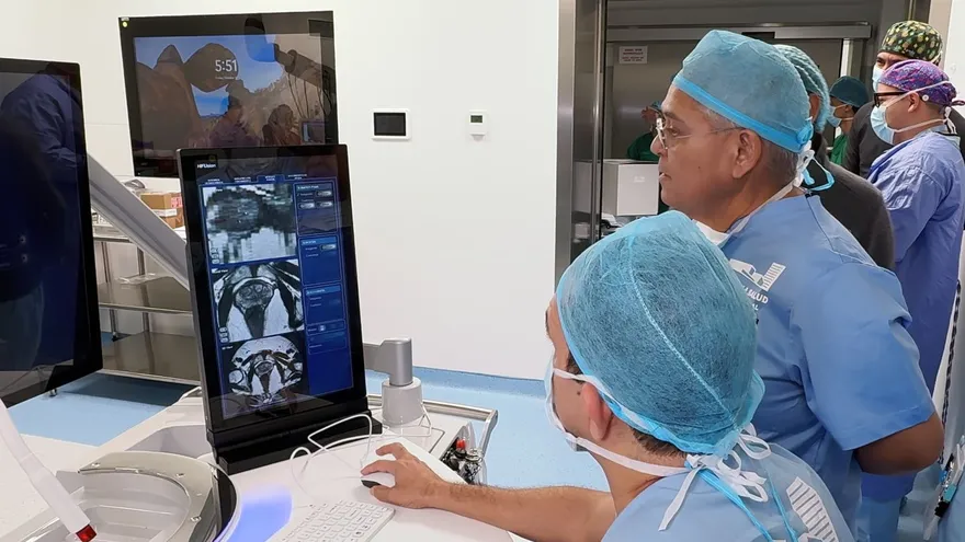 Ciudad de la Salud implementa innovador tratamiento no invasivo en pacientes con cáncer de próstata