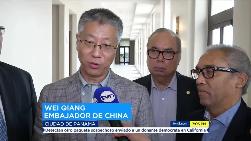 Embajador chino se reúne con profesionales panameños