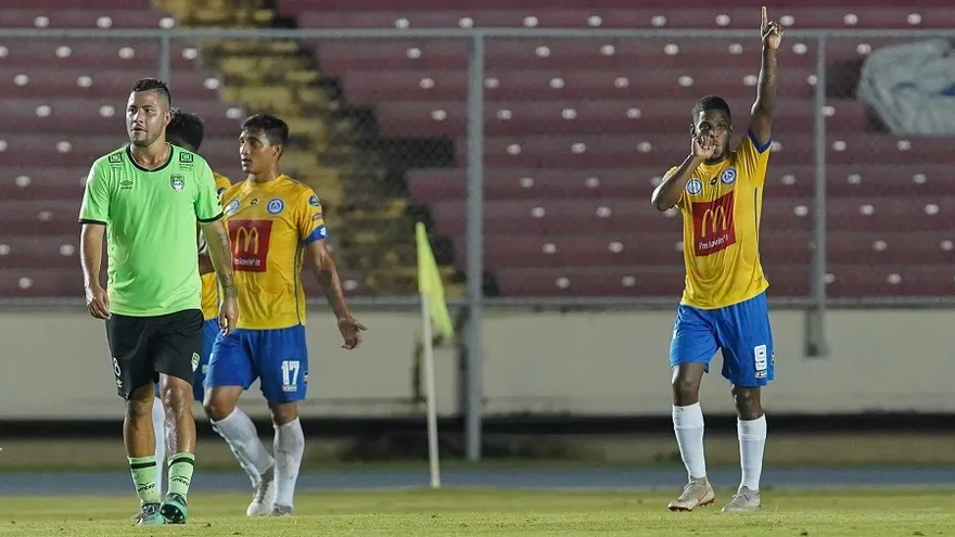 Universitario goleó al líder de la Liga Panameña de Fútbol