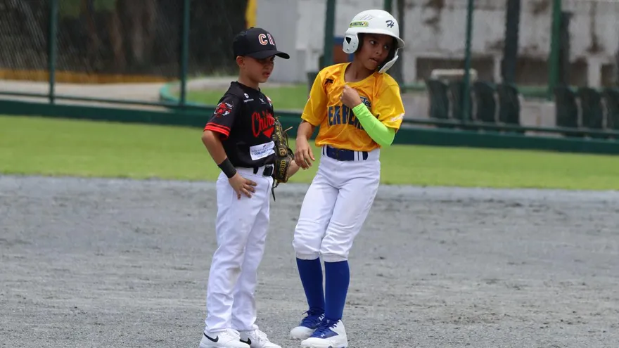 Peloteros de los equipos U10 de Herrera y Chiriquí