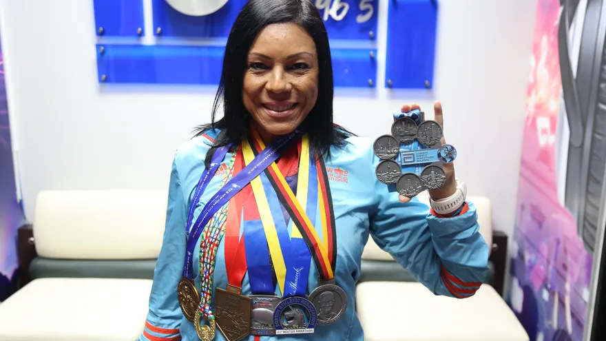 Ayenza Matheus recorre el mundo para dejar a Panamá en lo más alto