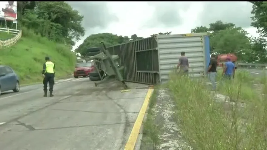 Mula pierde el control en Loma Campana