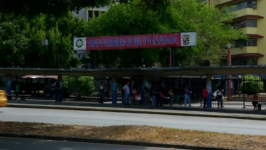 García de Paredes quiere jubilar a profesores de forma masiva