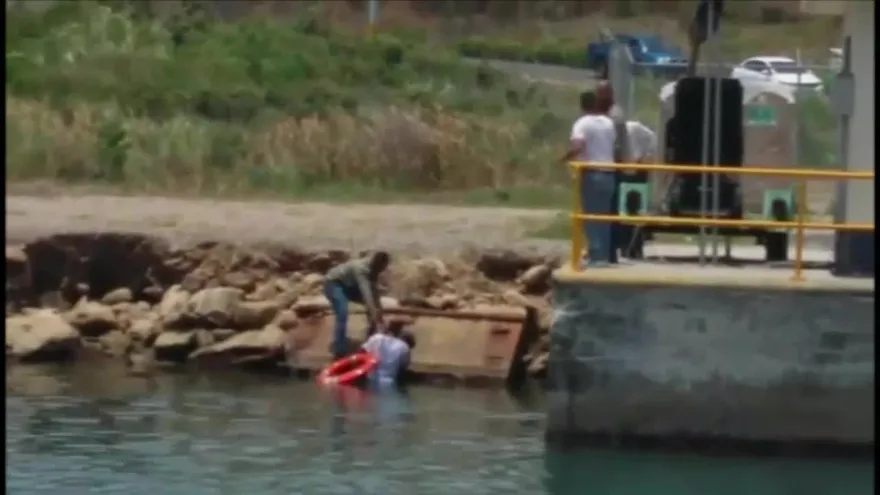 Mujer que cayó de un ferry se recupera