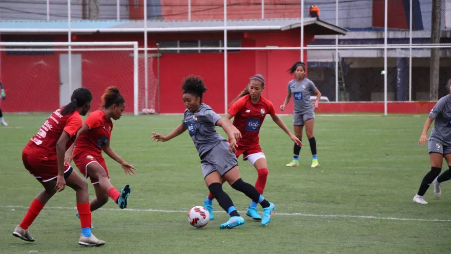Selección femenina de Panamá se foguea con su similar Sub-20