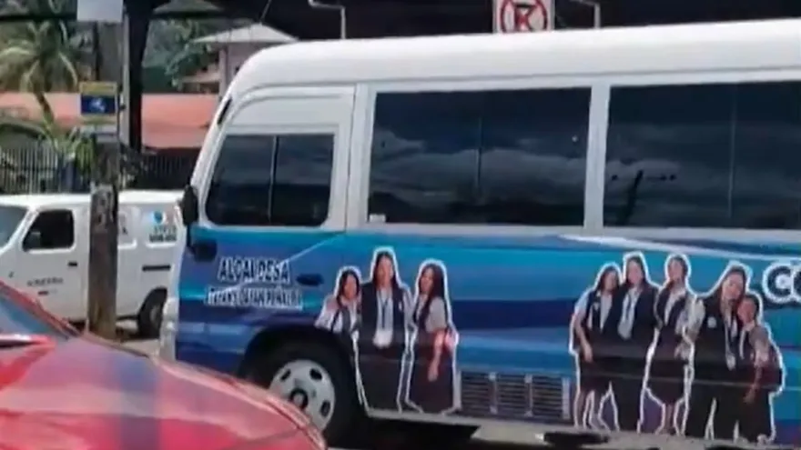 Los buses que circularon en un video por redes sociales.