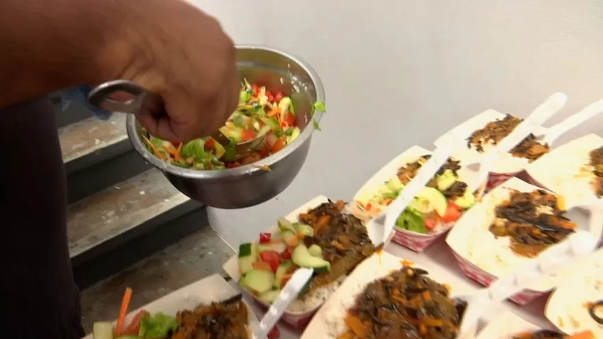 Un plato para todos con alimentos que no son vendidos en el mercado San Felipe Neri.