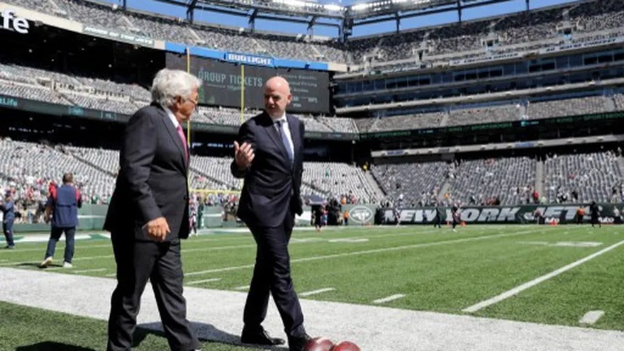 FIFA recuenta sus apoyos para un Mundial bianual.