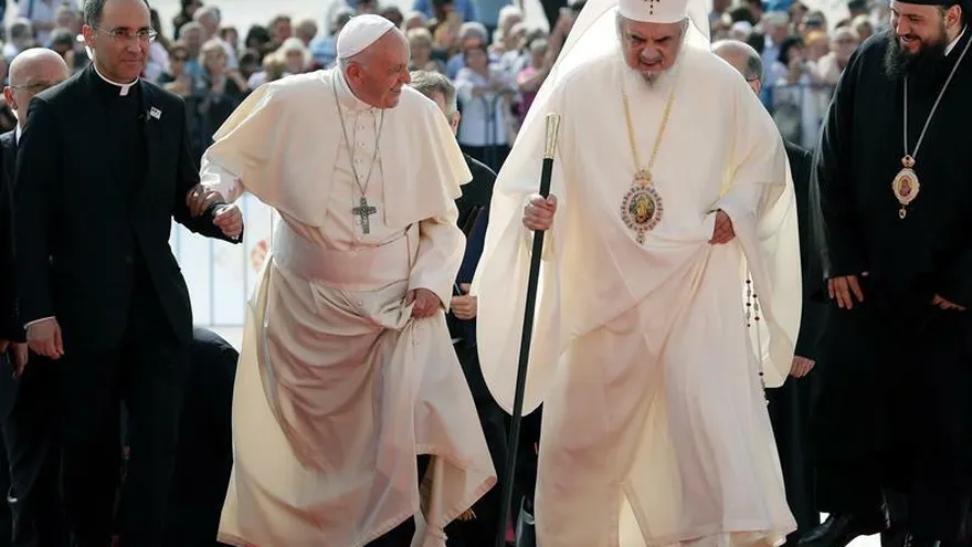 El papa elogia la diversidad de la Rumania multiétnica