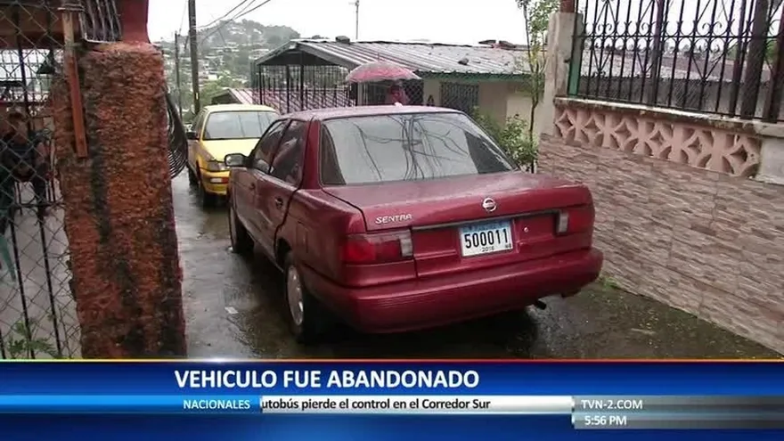 Encapuchados roban auto y lo abandonan en Veranillo
