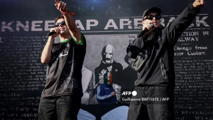 El grupo de rap Kneecap en festival de Rock de Seane