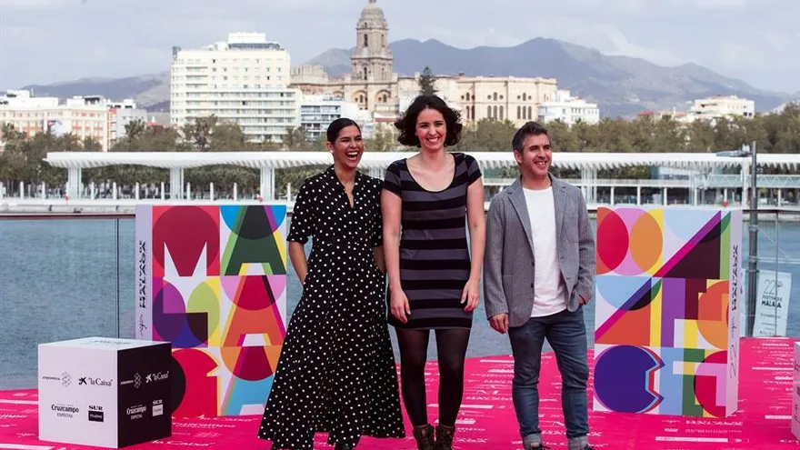La directora costarriecense Antonella Sudassi (c), durante la presentación de su largo ""El despertar de las hormigas"" junto a la actriz Daniela Valenciano y el coproductor en España José Esteban, a la Sección Oficial a concurso del XXII Festival de Cine en Español.