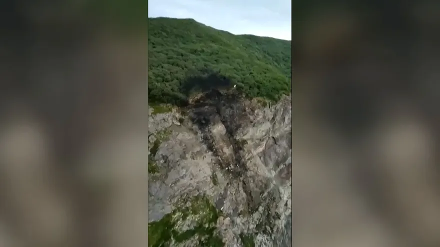 Hallan restos de avión que desaparecido en Rusia